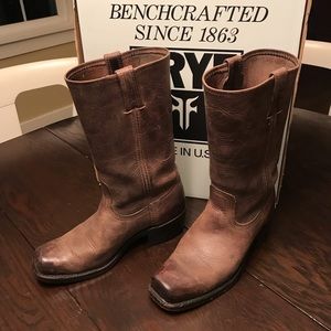 Frye cavalry Boot, Smoke size 8